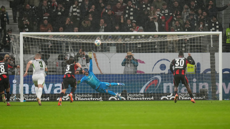 Fußball: Eintracht mit Last-Minute-1:1 gegen Wolfsburg