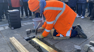 "Stolperschwelle" erinnert in Darmstadt an verfolgte jüdische Sportler