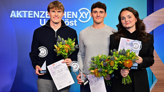 Zivilcourage in Frankfurt: drei Freunde bekommen XY-Preis