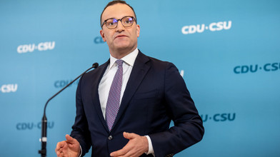 Spahn nach Baby-News in Kritik: Fraktion soll entscheiden
