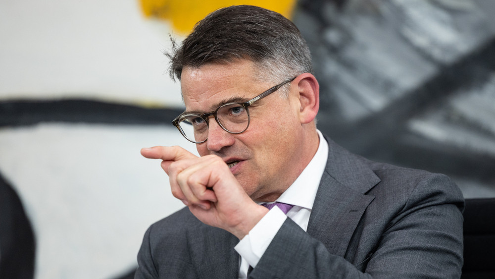 Hessens Ministerpräsident Boris Rhein fordert nach dem Bruch in der Koalition zügig Neuwahlen auf Bundesebene.