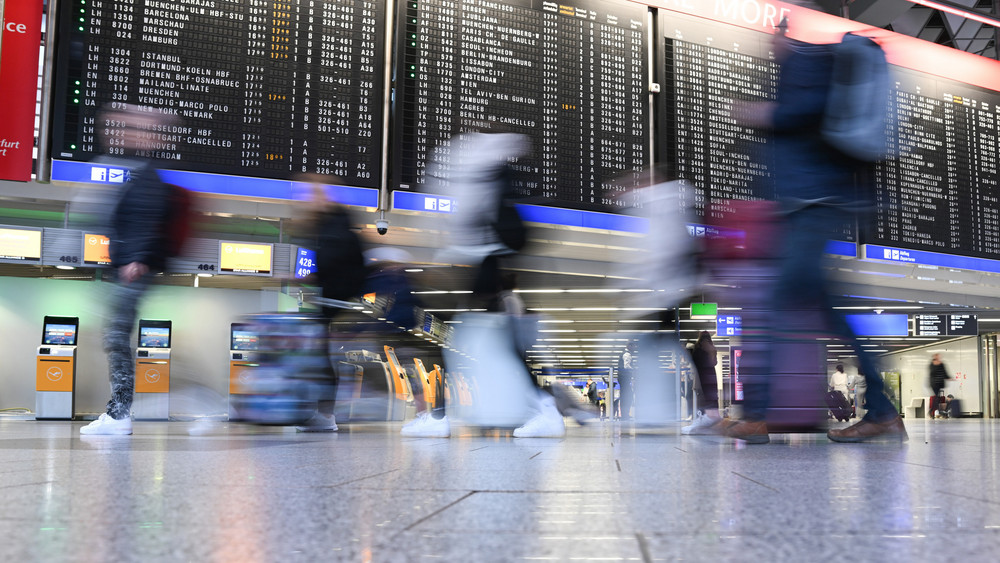 Knapp 4,3 Millionen Passagiere sind im März vom Frankfurter Flughafen abgeflogen (Archivfoto).