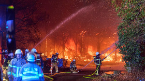Neuwied: Feuer zerstört Karnevalswagen - Silvesterrakete Schuld?