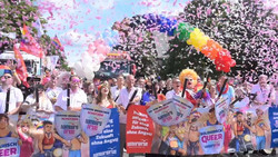 Hamburg: Zehntausende bei CSD-Demonstration - ausgelassene Stimmung
