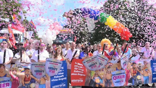 Hamburg: Zehntausende bei CSD-Demonstration - ausgelassene Stimmung