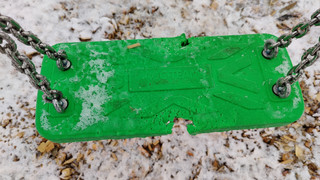 Ärger auf Spielplätzen in Hanau: Hund beißt offenbar in Spielgeräte