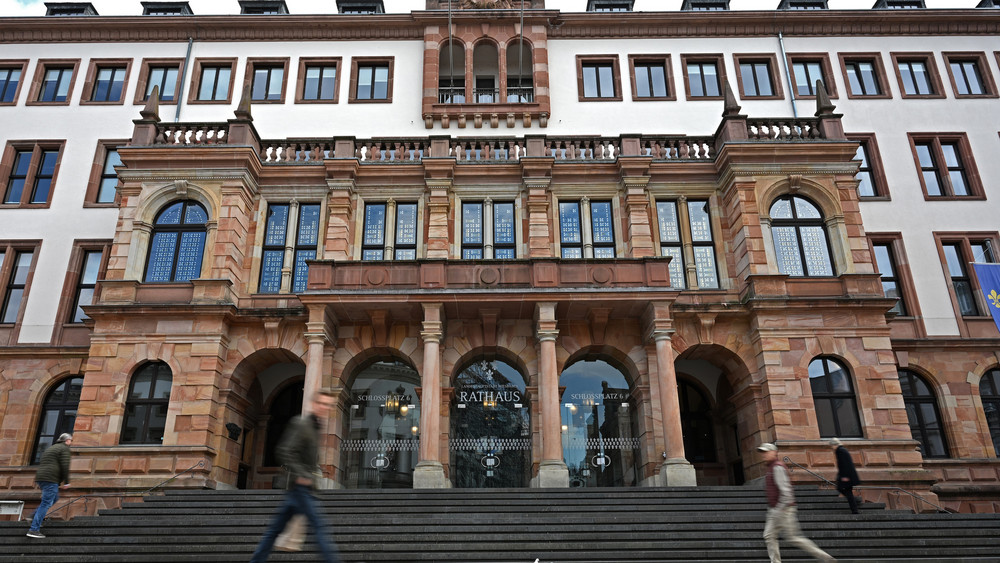 Im Wiesbadener Rathaus steht der neue Magistrat.