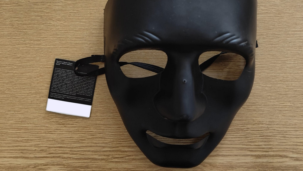 Eine schwarze Maske
