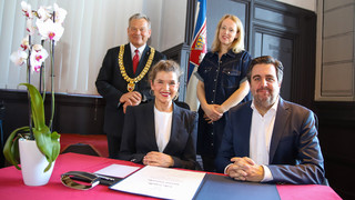 Anke Engelke und Bastian Pastewka drehen Streaming-Serie in Marburg