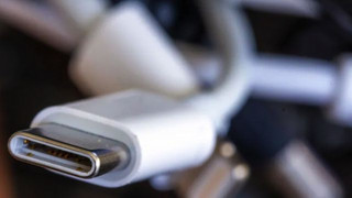 Keine Ladegeräte mehr dabei: Neue Regel gilt ab Mai 2026