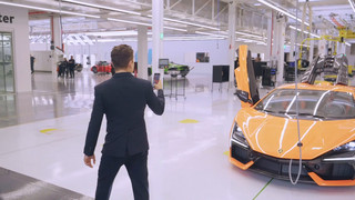 Motorradrennfahrer-Legende Jorge Lorenzo übernimmt seinen neuen Lamborghini Urus S