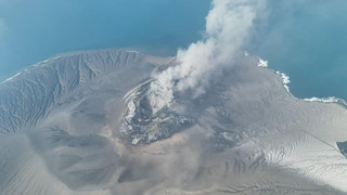 Vulkanausbruch legt Flugverkehr in Indonesien lahm