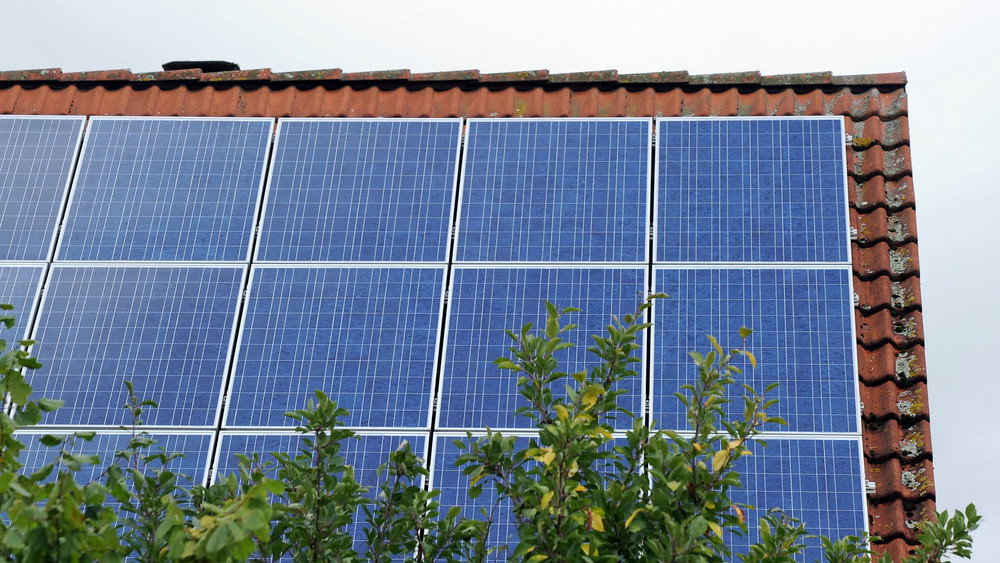 Solarstrom - Solar-Anlage auf einem Dach