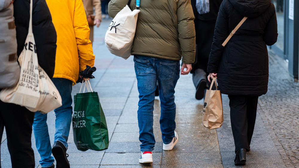 Mit der Aktion “heimat shoppen” sollen am Wochenende wieder mehr Menschen in die Wiesbadener Innenstadt gelockt werden (Symbolbild).