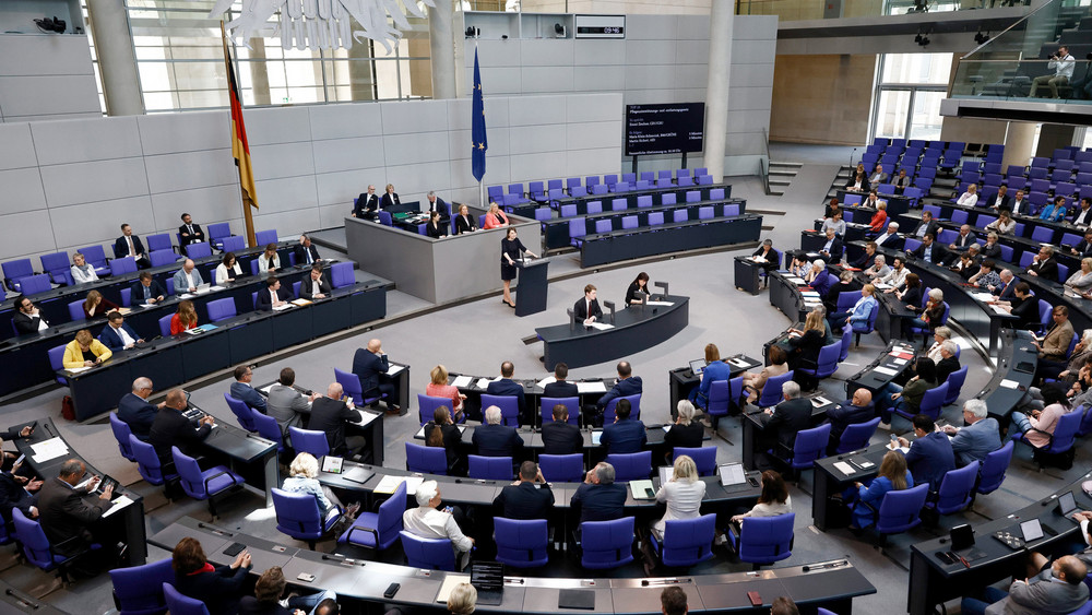 Debatte bei der Sitzung des Deutschen Bundestages zum Pflegeunterstützungs- und Entlastungsgesetz.
