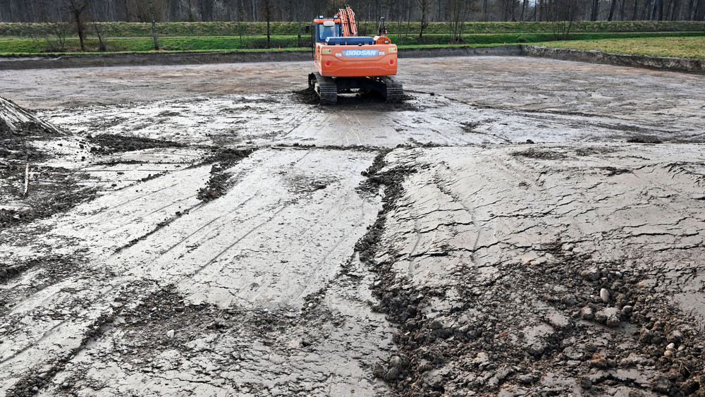 An der Schiersteiner Brücke werden giftige Rückstände aus dem Boden gebaggert (Symbolbild)