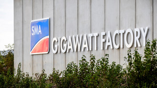 SMA Solar eröffnet Gigawatt Factory für Energiewende