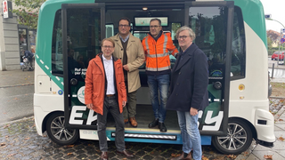 RMV zieht Bilanz in Frankfurt: Fahrerlose Shuttlebusse in Riederwald