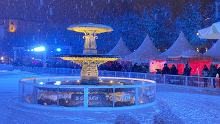 Wiesbaden on Ice - größte mobile Eisbahn Deutschlands vor dem Kurhaus