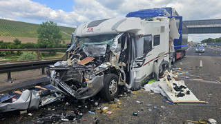 Schwerer Unfall auf A6 bei Rauenberg mit Wohnmobil und LKW