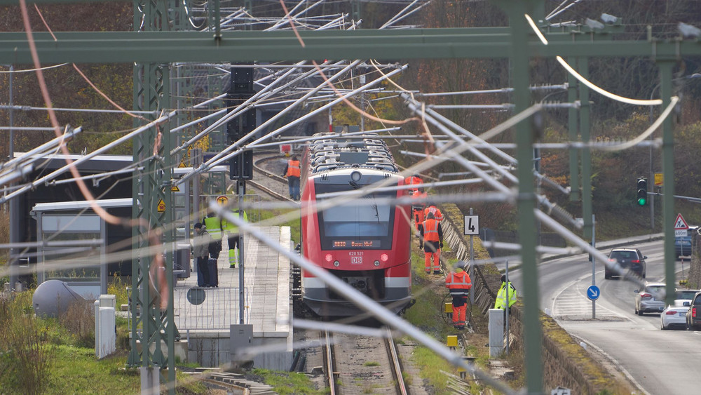 Wieraufbau und Elektrifizierung der Bahnstrecke im Ahrtal