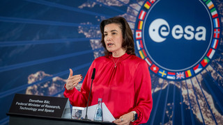 Raumfahrtministerin Bär: Sind Rückkehr auf den Mond näher