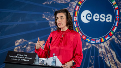 Raumfahrtministerin Bär: Sind Rückkehr auf den Mond näher