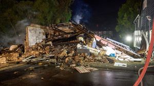 Haus bei Explosion im Westerwald zerstört - acht Verletzte
