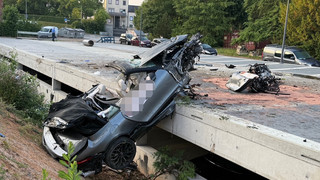 Unfall in Limburg: Mercedes AMG fliegt 50 Meter durch die Luft