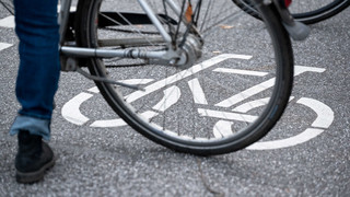 Limburg: 18-Jähriger stürzt mit Fahrrad und stirbt