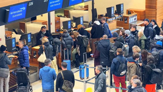 Blitzeis am BER: Flughafen stellt den Betrieb ein