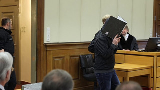 Tödliche Attacke am Arbeitsplatz – Angeklagter gesteht Hass auf Kollegin