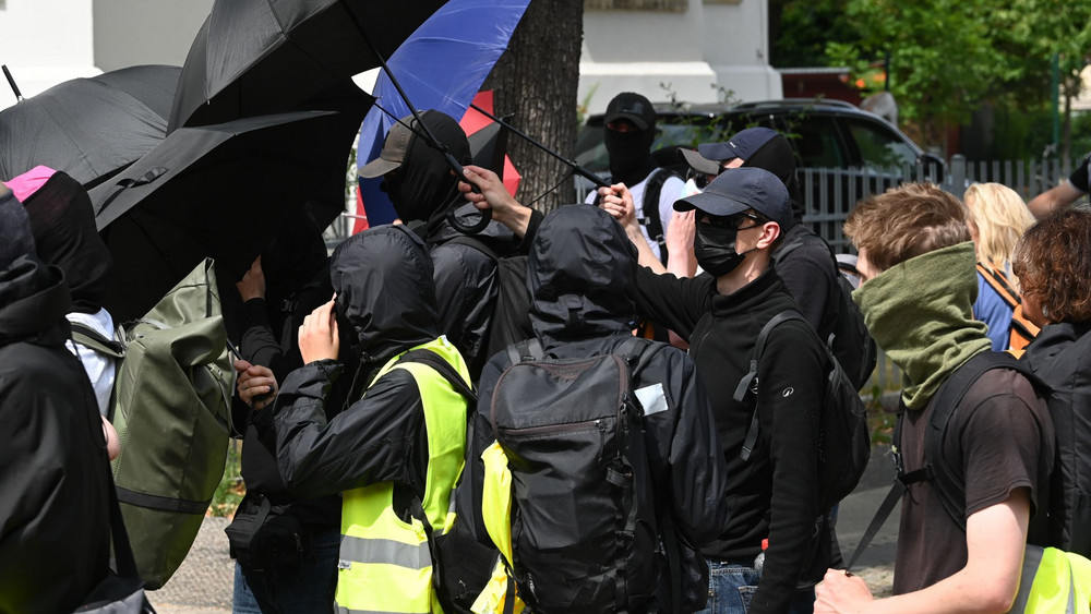 Der Bundesparteitag der AfD in Erfurt hat viele Gegendemonstranten auf den Plan gerufen.