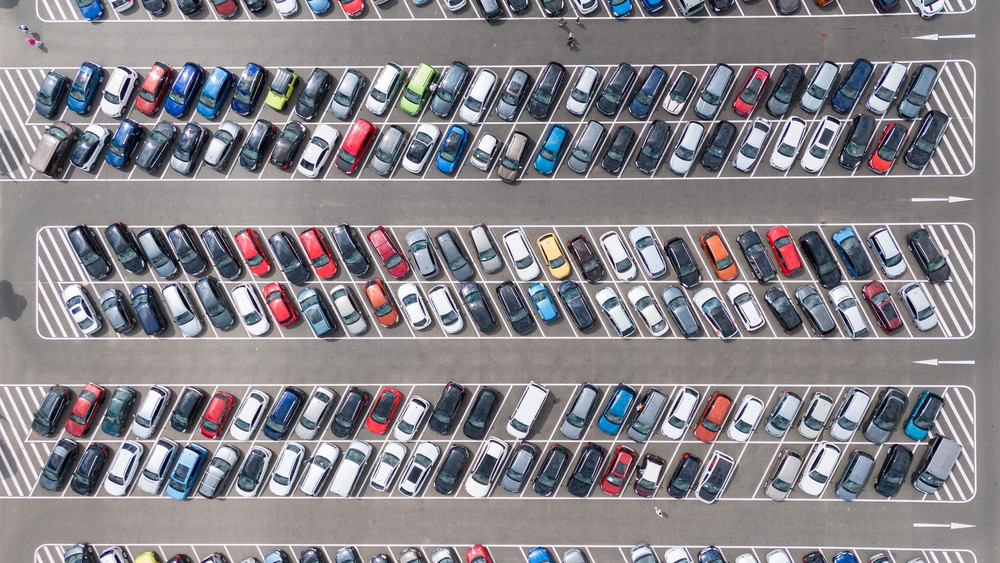 Das Fahren und Halten eines Autos kostet viel Geld. Bemerkbar macht sich das bei der Fahrzeug-Versicherung, die wie eine Verivox-Umfrage zeigt, wieder teurer geworden ist. (Symbolbild)