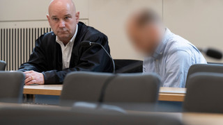 Ehefrau in Frankfurt mit 60 Messerstichen getötet: Lebenslange Haft
