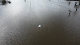 Niederaula: Zwei Männer aus Hochwasser der Fulda gerettet