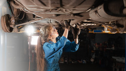 Junge Menschen testen neue Berufe