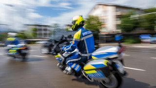 Stehend auf dem Motorrad durch Fulda: Polizei schnappt 19-Jährigen