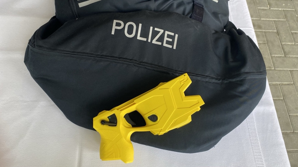 Die Zahl der sogenannten Taser soll bis Mitte des Jahres fast verdreifacht werden – auf dann insgesamt 190 Stück.