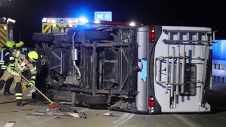 Wohnmobil kippt um: Familie verletzt - Autobahn bei Mörstadt gesperrt