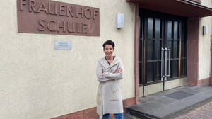 Warum Wachleute eine Schultreppe in Frankfurt bewachen