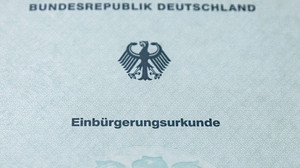 Einbürgerungen in Hessen steigen 2025 erneut stark