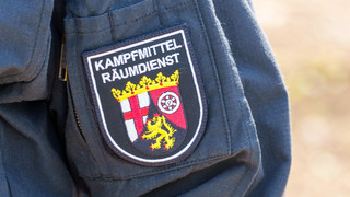 Passant findet Fliegerbombe ohne Zünder am Naheufer