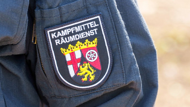 Passant findet Fliegerbombe ohne Zünder am Naheufer