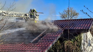 Dachstuhlbrände in Schotten und Gelnhausen: Verletzte, hoher Schaden