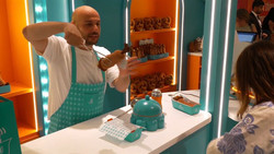 Jellycat in Berlin: Anstehen für Plüsch-Bratwürste auf dem Grill