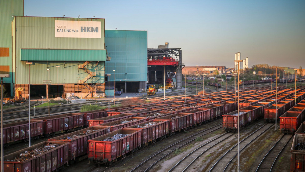 Waggons mit Stahlschrott