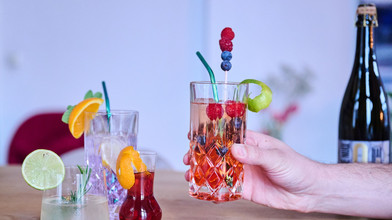 Beim Date oder aus der Dose: Wie junge Leute Wein mögen