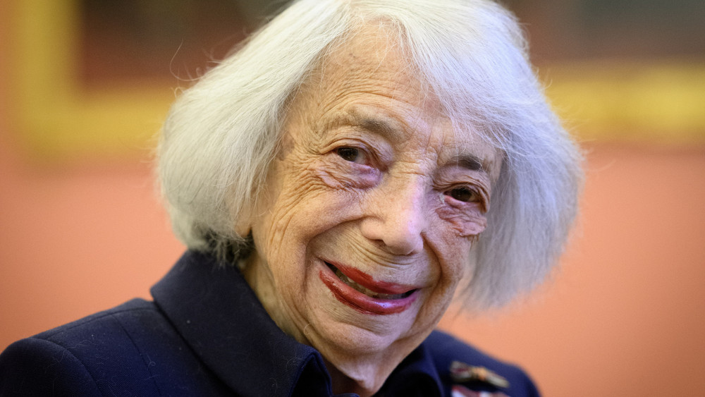 Die Holocaustüberlebende Margot Friedländer: Sie hat weiße Haare und lächelt.