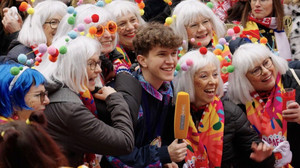 Geballte Frauenpower! Jede Menge gute Laune am Gemüsemarkt